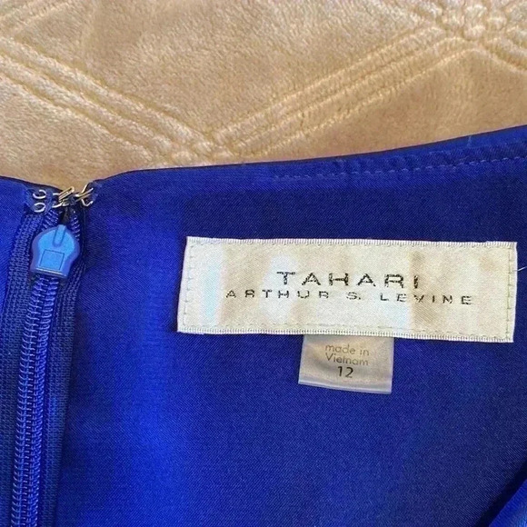 Tahari Blue Formal Prom Party Gown Dress in Size 12. - Picture 11 of 16